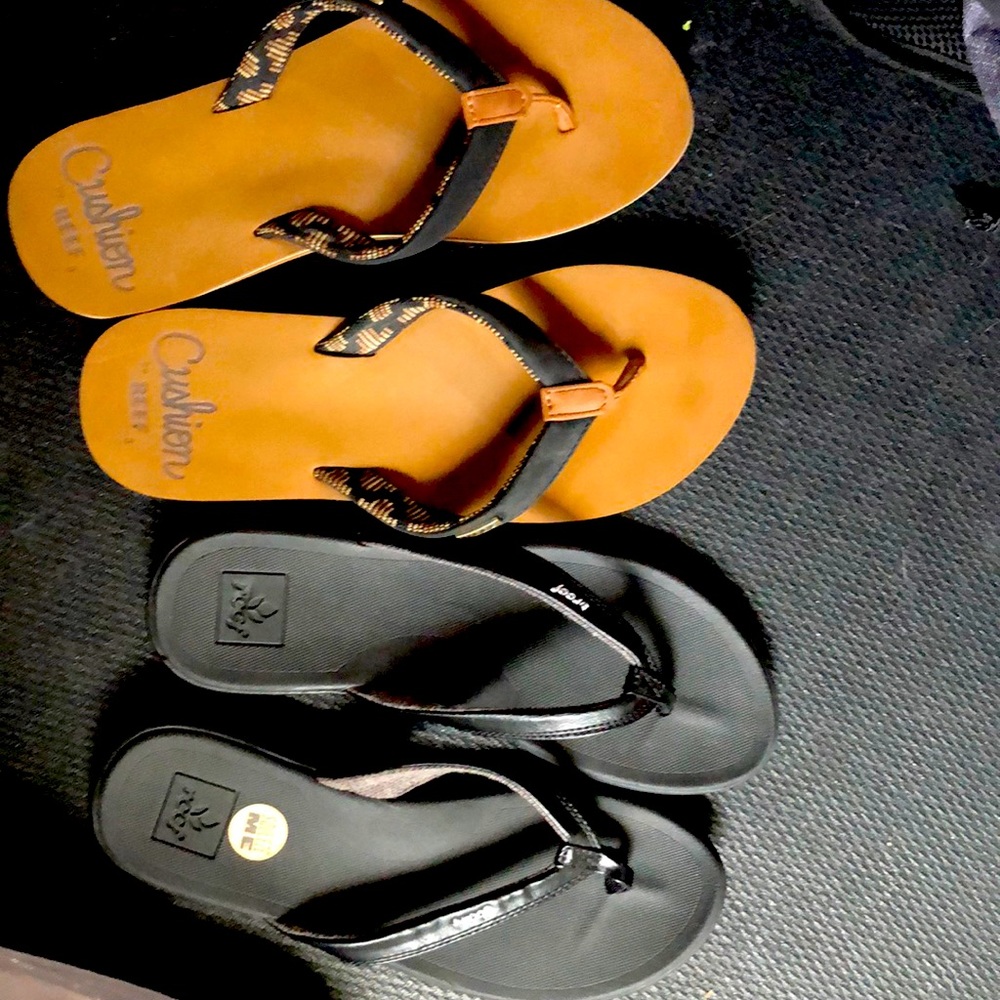 Reef flip flops 2 pairs